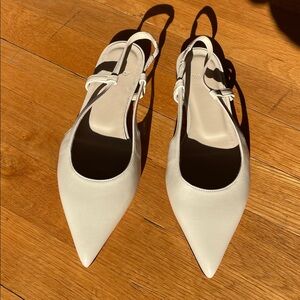 Brand New w/o tags Theory Cream Pointed Slingback Flats